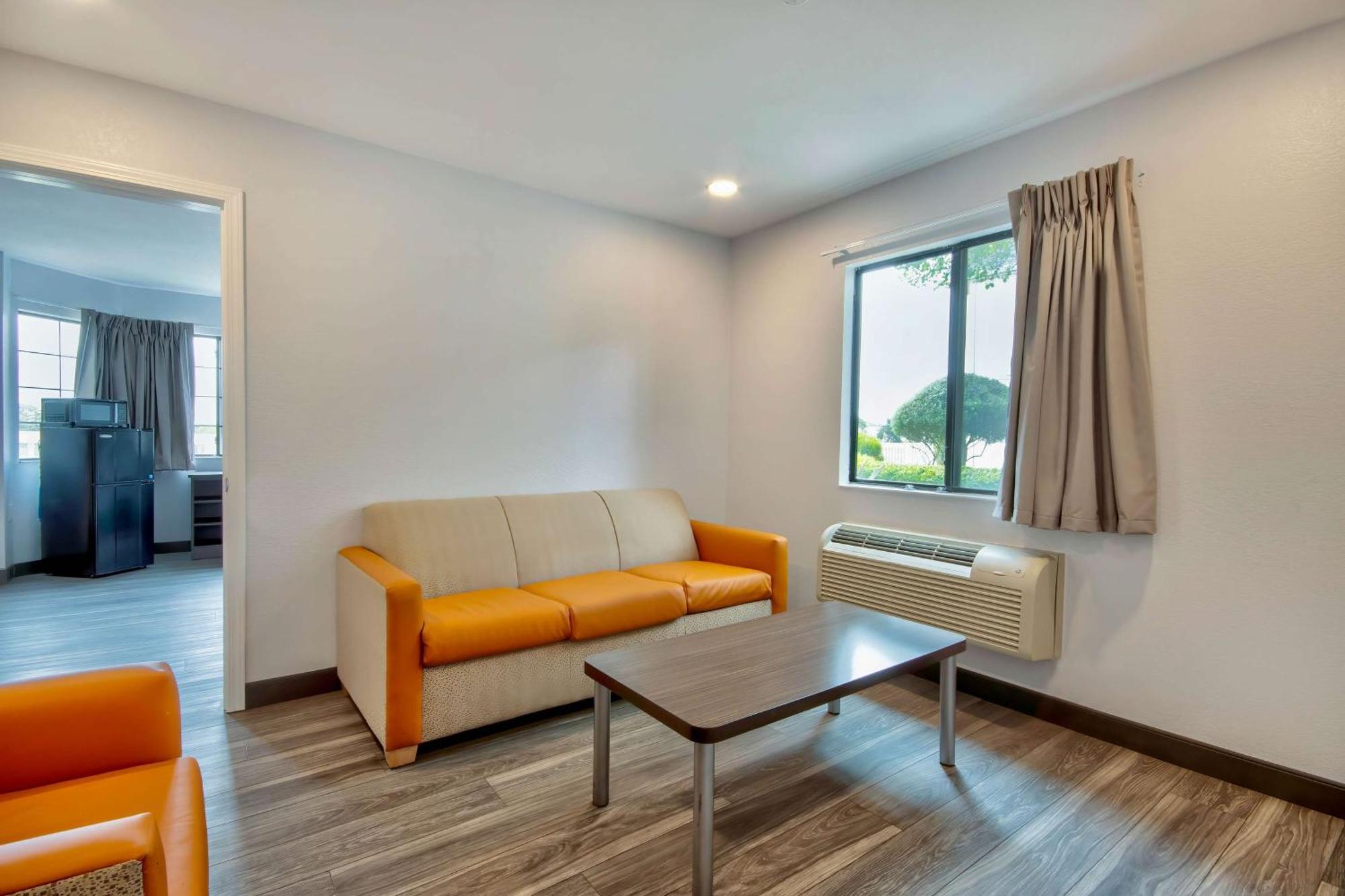 Motel 6-Marina, Ca - Monterey Zewnętrze zdjęcie